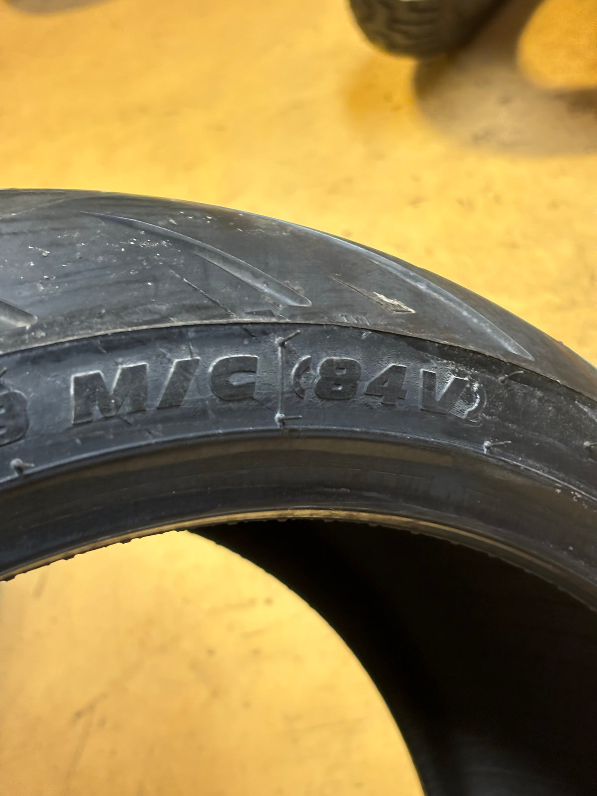 METZELER ME888 MARATHON ULTRA BSW 260 40 18 84V REAR MOTORCYCLE TIRE 2781500