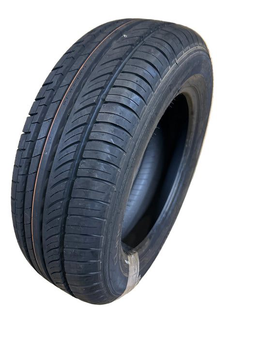 NOS 2 NOKIAN CLINE VAN BSW C 195 65 16 104/102T 8PLY HIGHWAY TIRE T429240