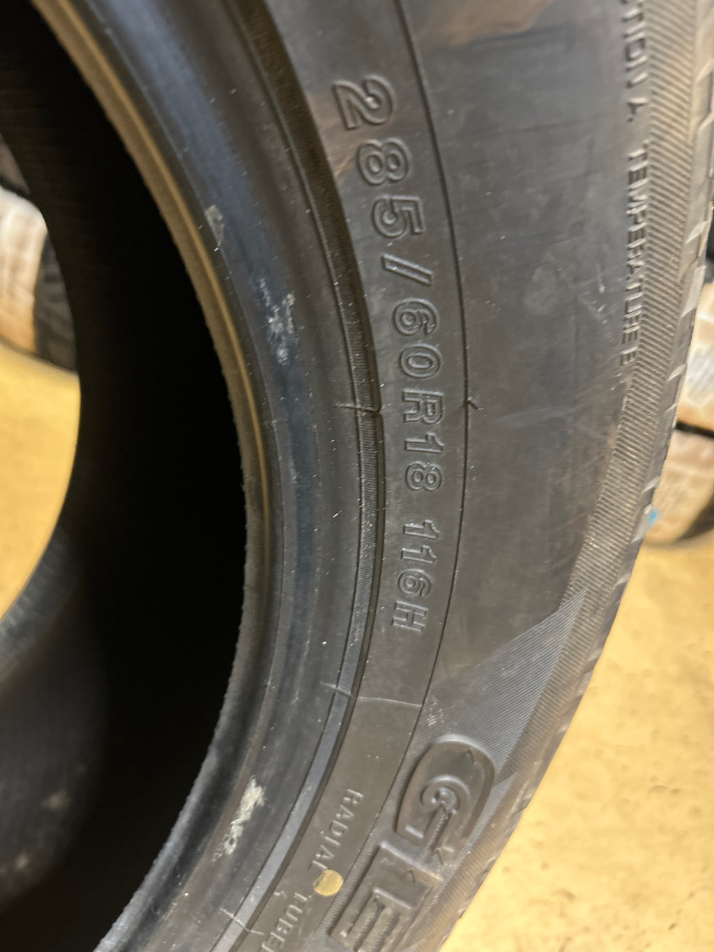 NOS YOKOHAMA GEOLANDAR A/T RBL P 285 60 18 116H ALL TERRAIN TIRE 110101580