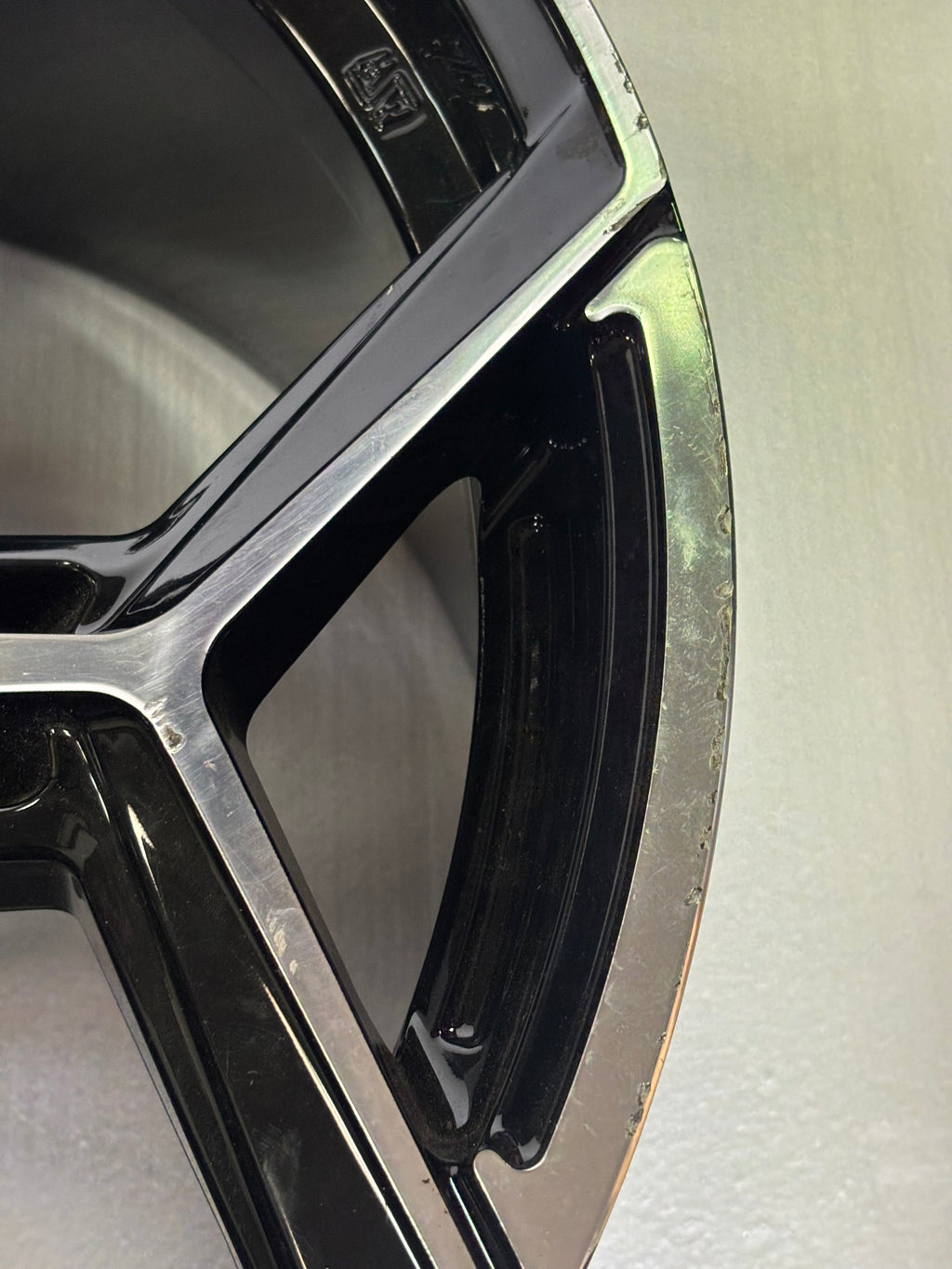 MSW TYPE 53 MACHINED W/ GLOSS BLACK ACCENT WHEEL 21X10.5 5X112 ET19