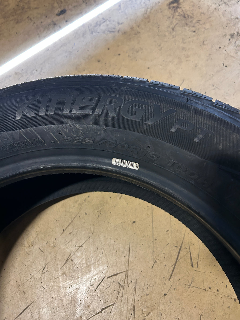 NOS HANKOOK KINERGY PT BSW P 225 60 18 100H ALL SEASON TIRE 1025075