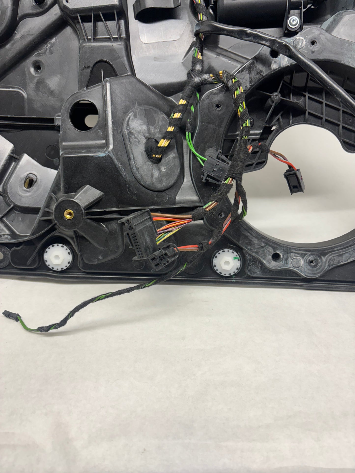 11-17 PORSCHE CAYENNE 958 REAR RS DOOR WINDOW REGULATOR PLATE W/ DOOR HANDLE 7P5 839 756 B