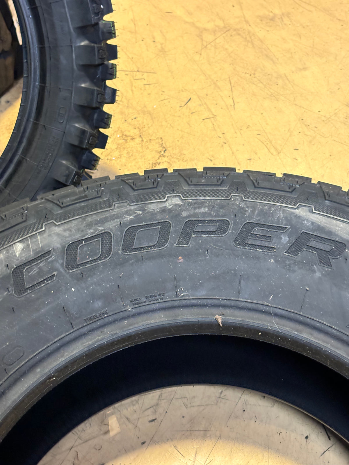 4 COOPER DISCOVERER AT3 4S P 285 70 17 117T SL ALL TERRAIN TIRE 171045002