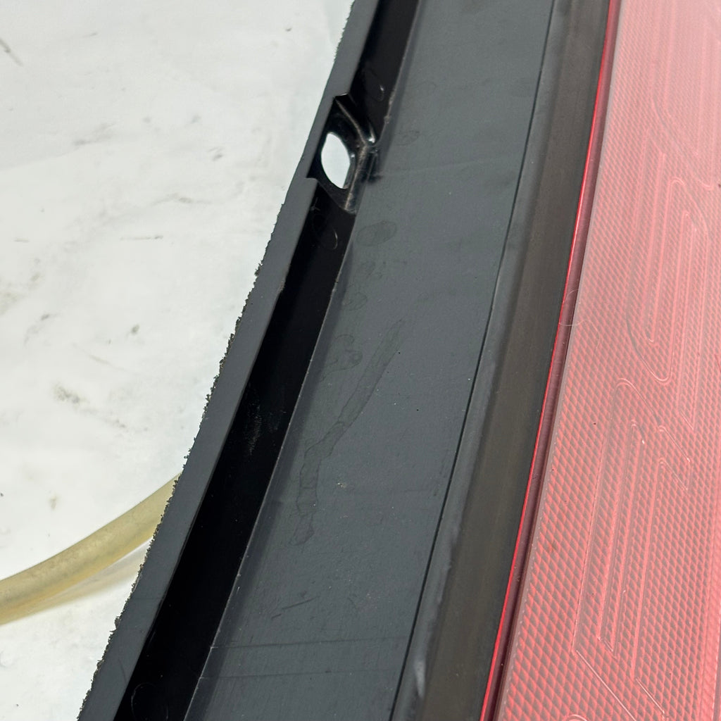 USED GENUINE PORSCHE CARREA 911 84-86 REAR CENTER PANEL LIGHT 0018439R38