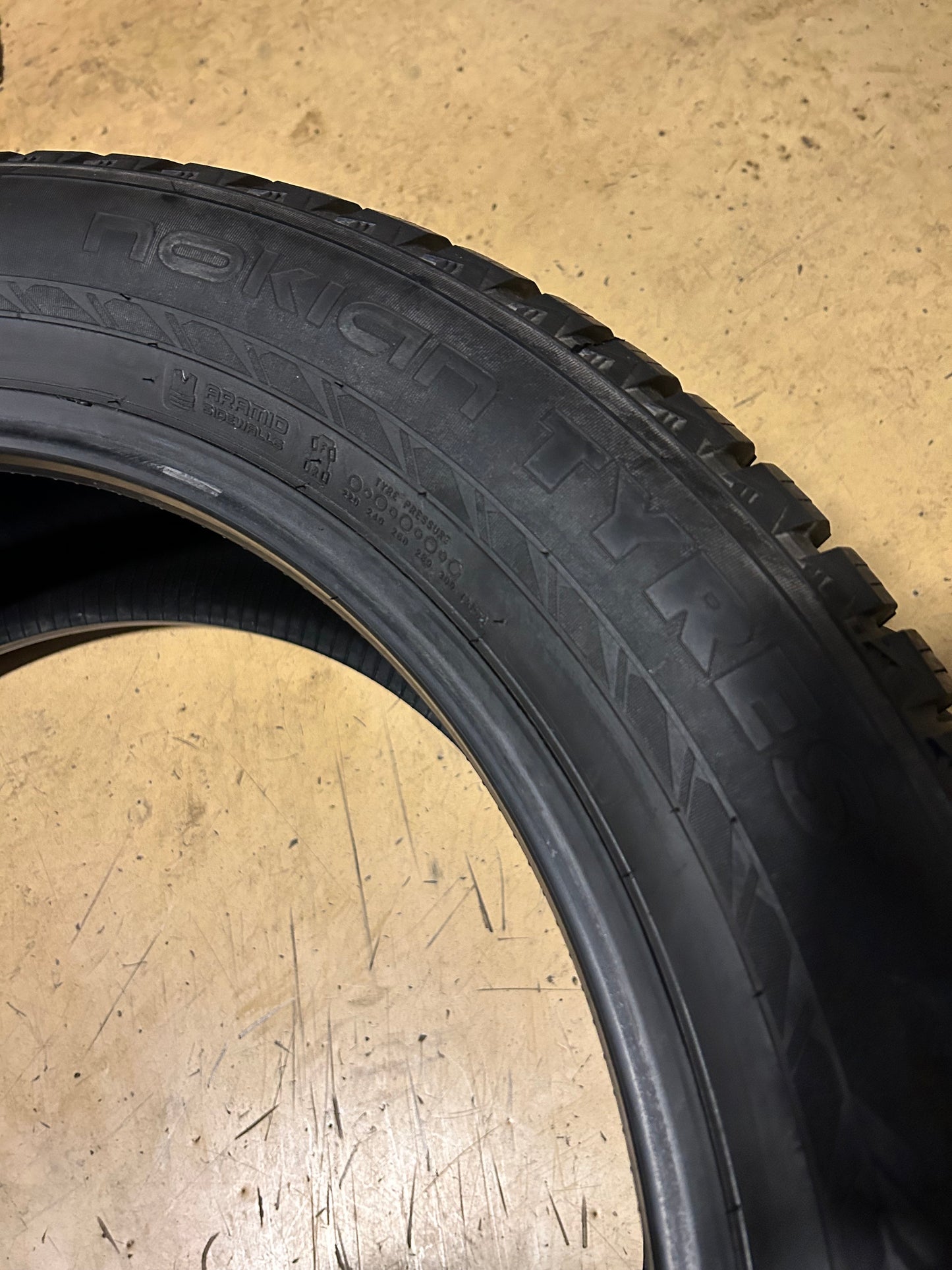 USED NOKIAN HAKKAPELIITTA 10 SUV STUDDED P 275 50 22 115T XL WINTER TIRE TS32535