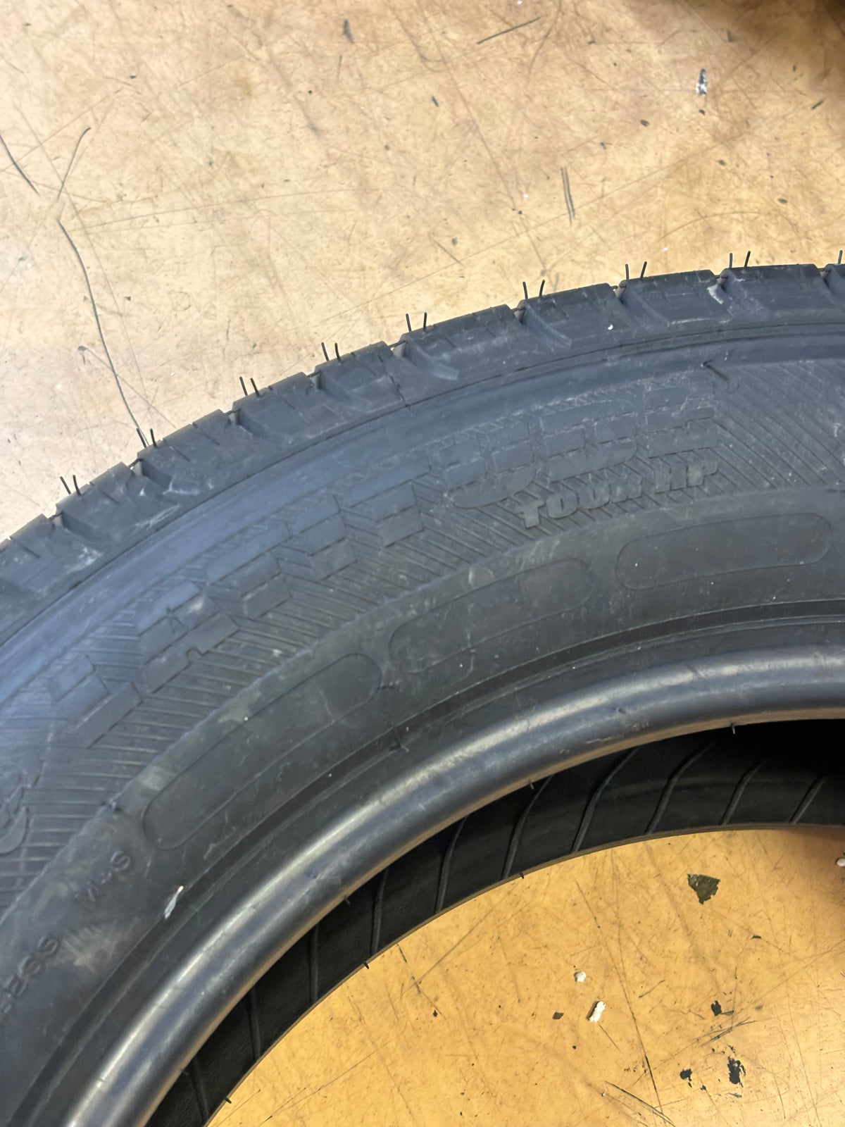 MICHELIN LATITUDE TOUR HP P 235 60 18 102V SL ALL SEASON TIRE 20377
