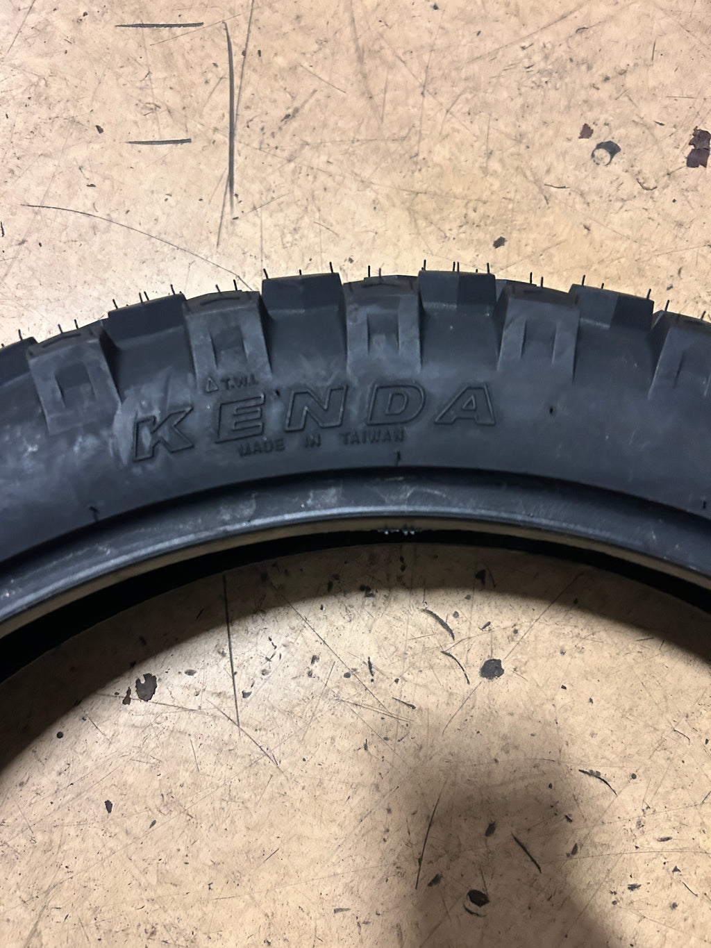 KENDA K270 BSW 100 90 18 56P REAR DIRT BIKE TIRE 042701805C1