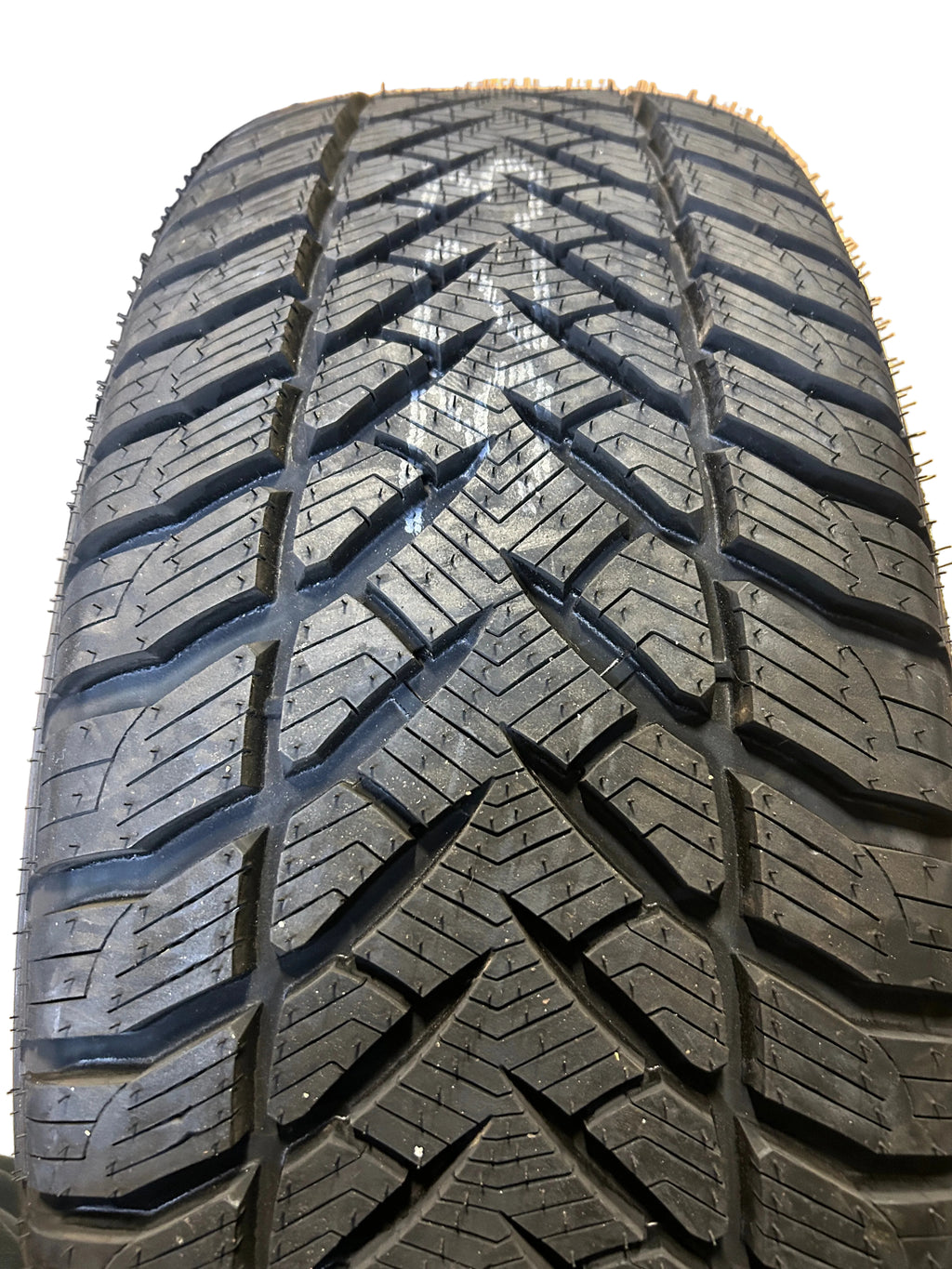NOS GOODYEAR EAGLE ENFORCER WINTER BSW P 225 60 18 100V WINTER TIRE 732003567