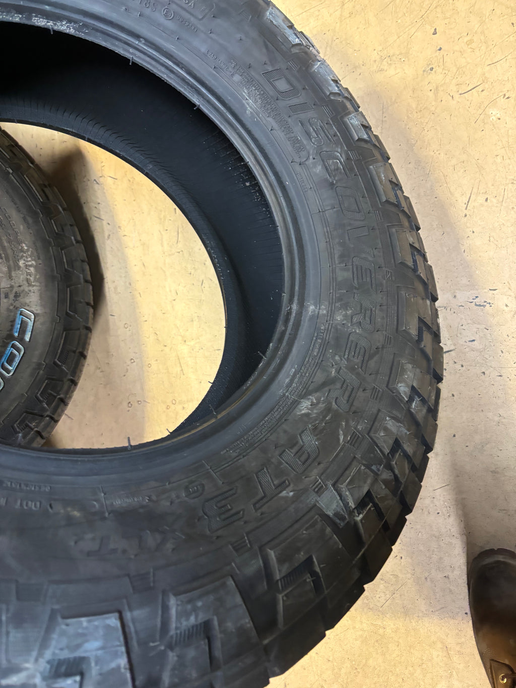 COOPER DISCOVERER AT3 XLT BSW LT 285 70 17 121/118S ALL TERRAIN TIRE 170053002