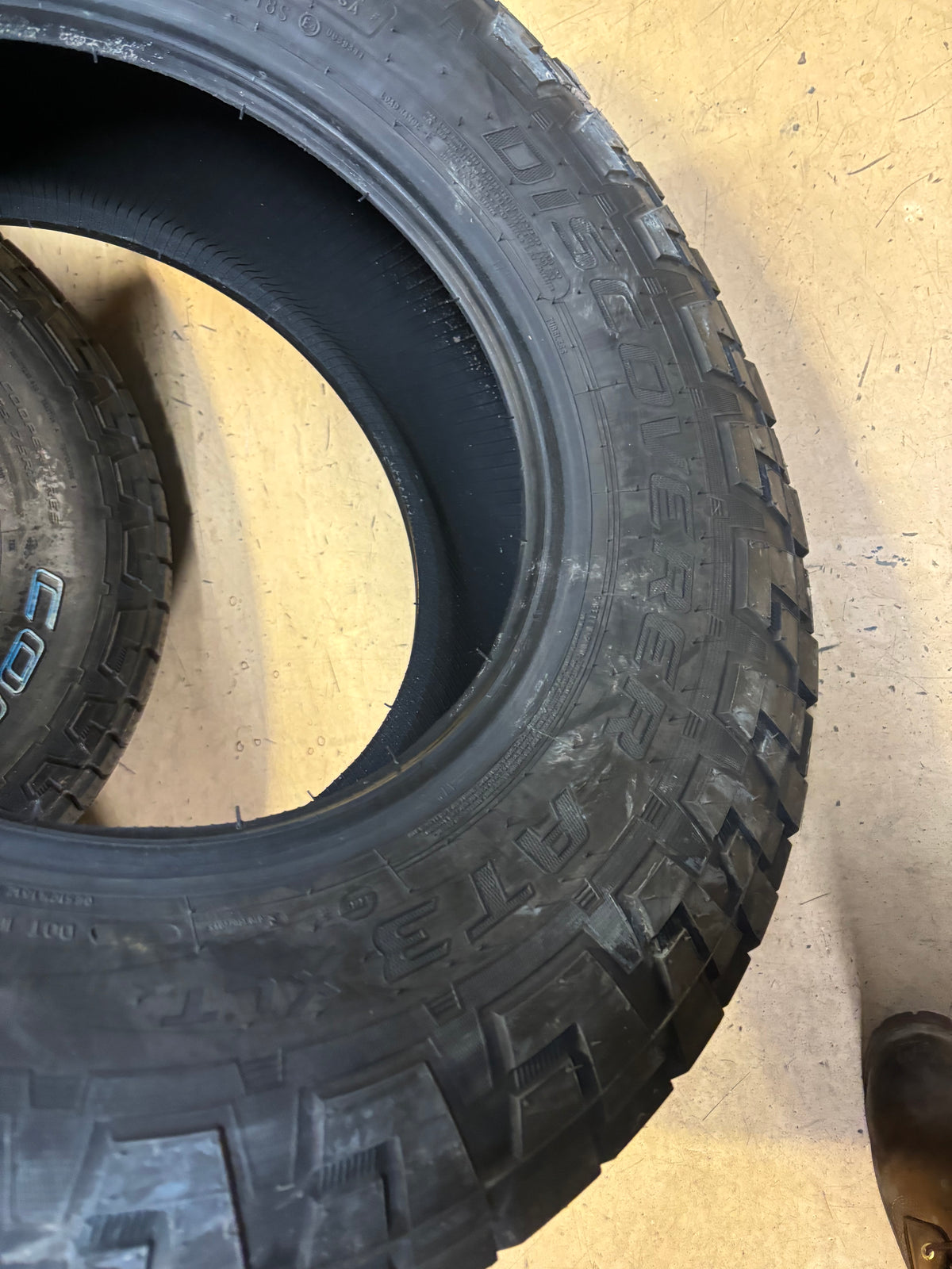 COOPER DISCOVERER AT3 XLT BSW LT 285 70 17 121/118S ALL TERRAIN TIRE 170053002