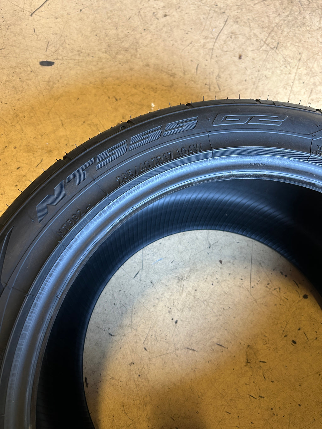 NITTO NT555 G2 BSW P 285 40 17 104W XL UHP TIRE 211380