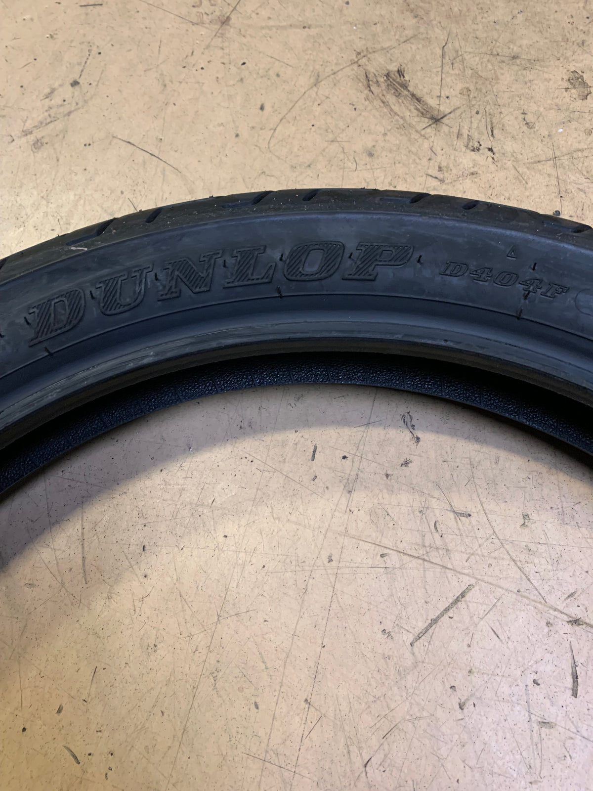 DUNLOP D404F BSW   100 90 19  57H FRONT MOTORCYCLE TIRE 32NK32