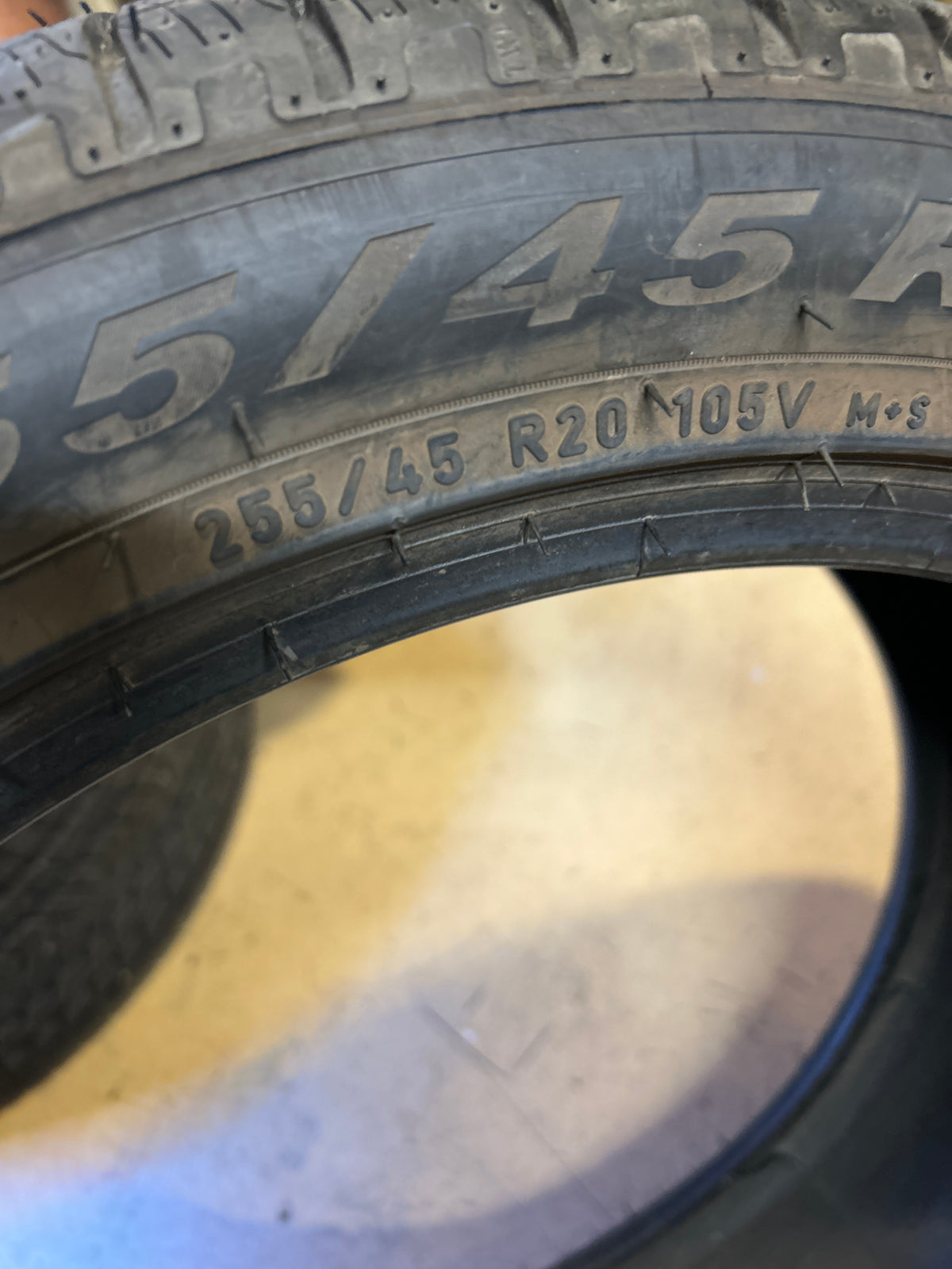 USED PIRELLI SCORPION WINTER BSW P 255 45 20 105V XL WINTER TIRE 2804800