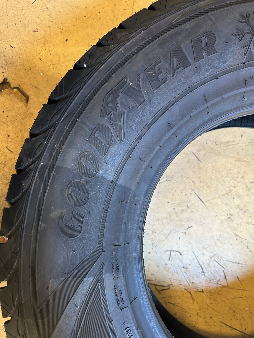 2 NOS GOODYEAR WINTERCOMMAND BSW P 265/70R16 112S WINTER TIRE 132204788
