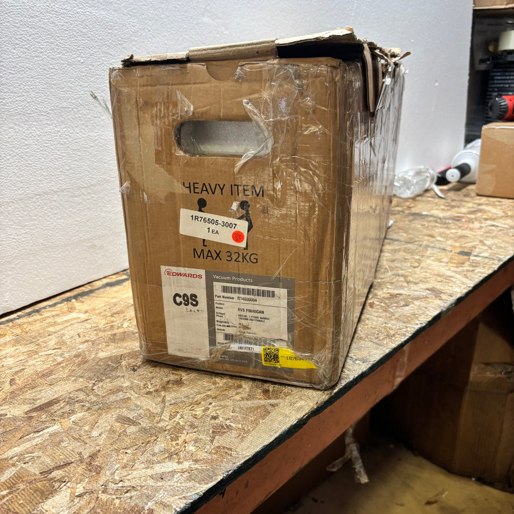 EDWARDS RV3 ROTARY VANE VACUUM PUMP 220-240V 50/60HZ (NEEDS REPAIR)