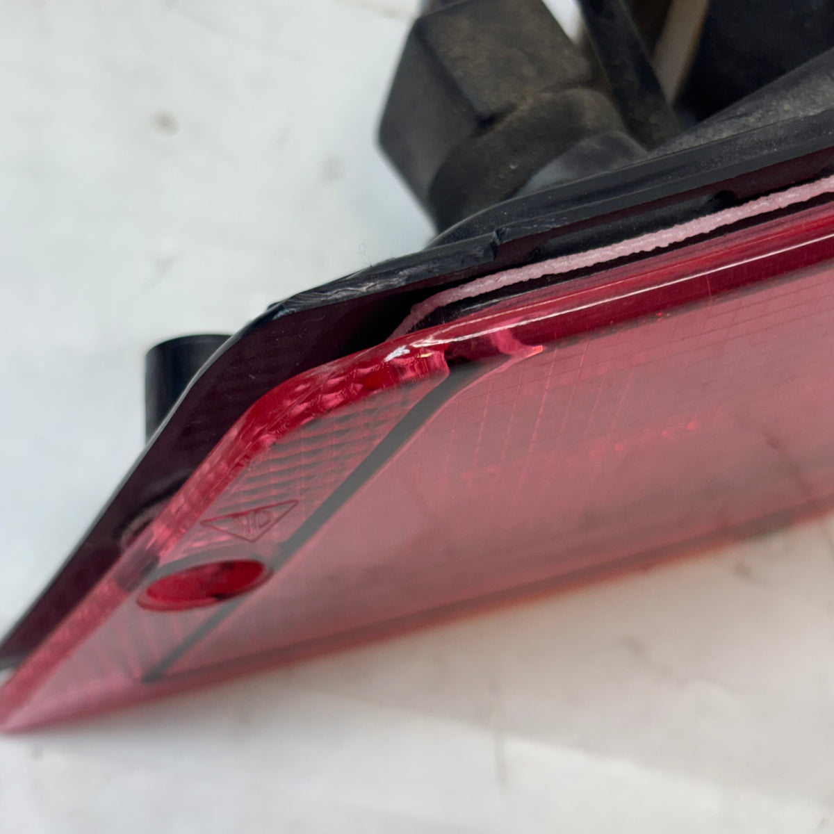 USED PORSCHE 911 TAIL LIGHT LEFT DRIVER 89-94 L90002522