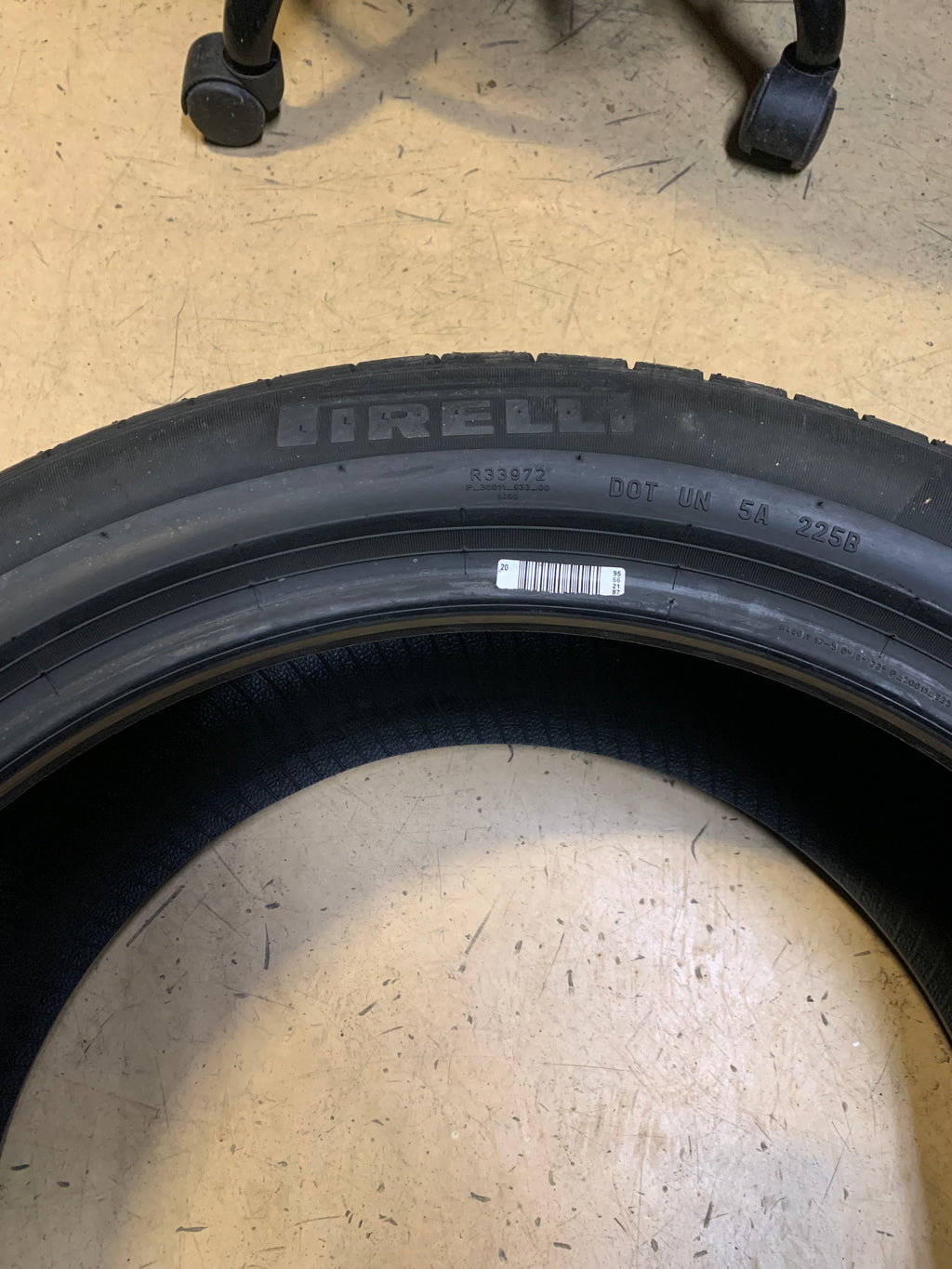NOS PIRELLI CINTURATO P7 ALL SEASON BSW  P 255 45 19 100V  TIRE 3122500