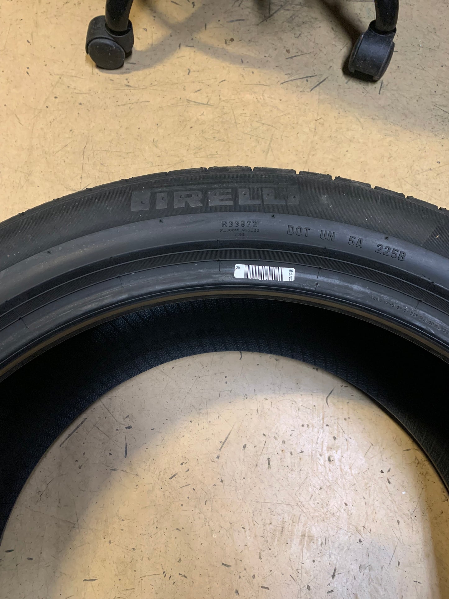 NOS PIRELLI CINTURATO P7 ALL SEASON BSW  P 255 45 19 100V  TIRE 3122500