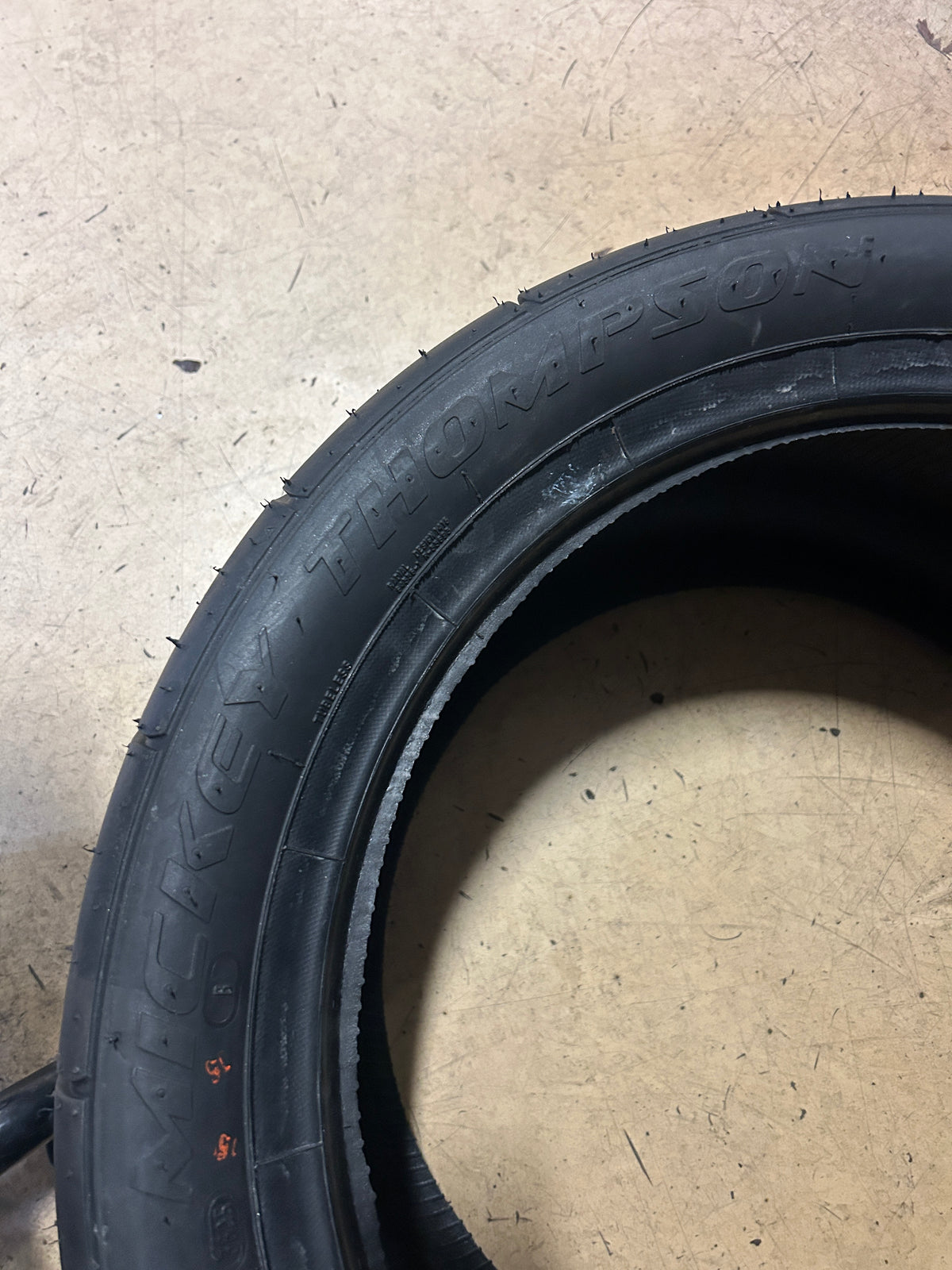 2 MICKEY THOMPSON ET STREET S/S BSW P 305 35 19 COMPETITION TIRE 315100003