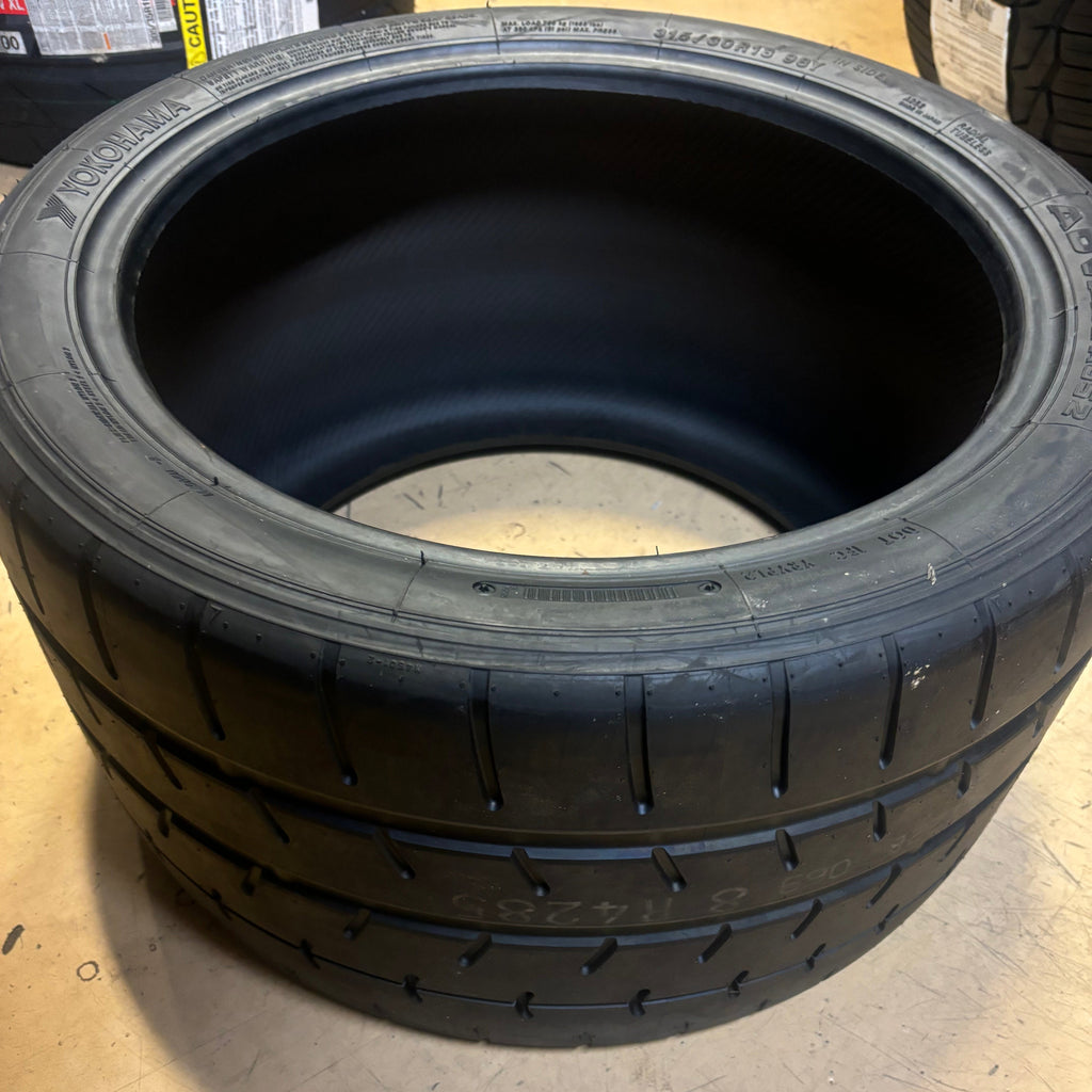 YOKOHAMA ADVAN A052 P 315 30 18 98Y PERFORMANCE TRACK TIRE 110115219
