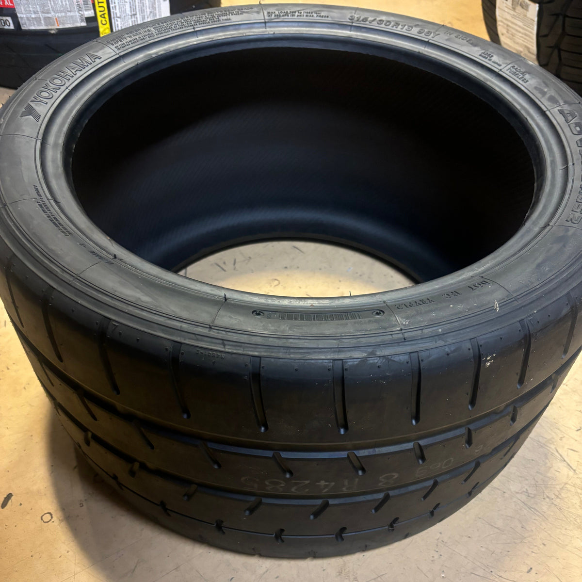 YOKOHAMA ADVAN A052 P 315 30 18 98Y PERFORMANCE TRACK TIRE 110115219