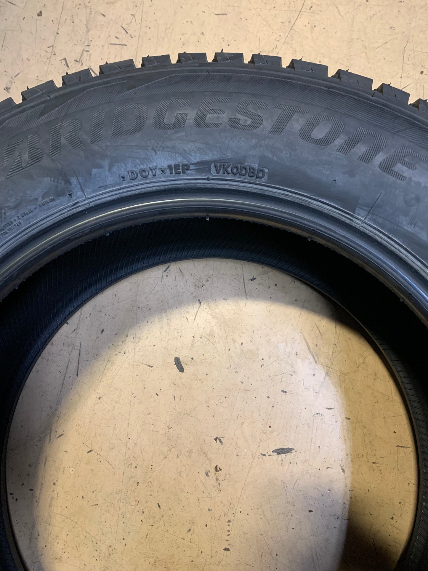 BRIDGESTONE BLIZZAK DM V2 BSW P 235 65 18 106S WINTER TIRE 015811
