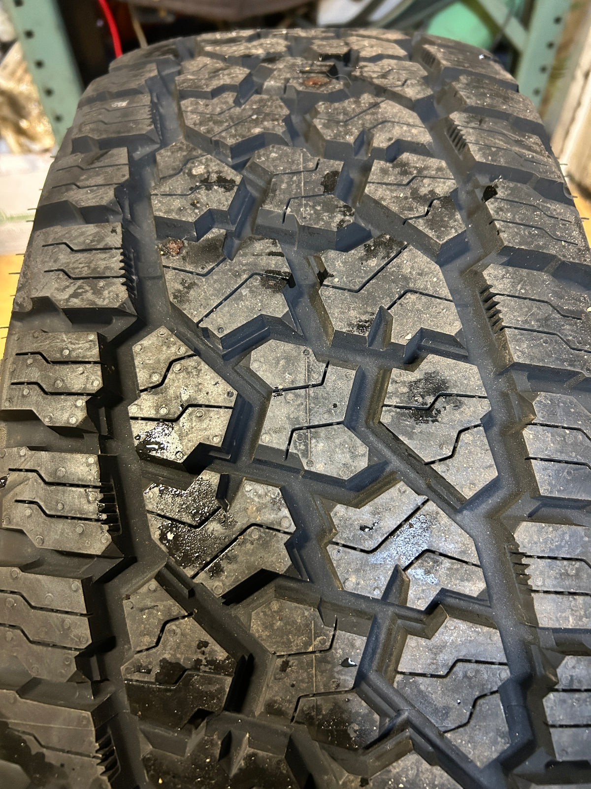 COOPER DISCOVERER STRONGHOLD AT BSW LT 265 60 20 121/118S 10PLY TIRE 170301048
