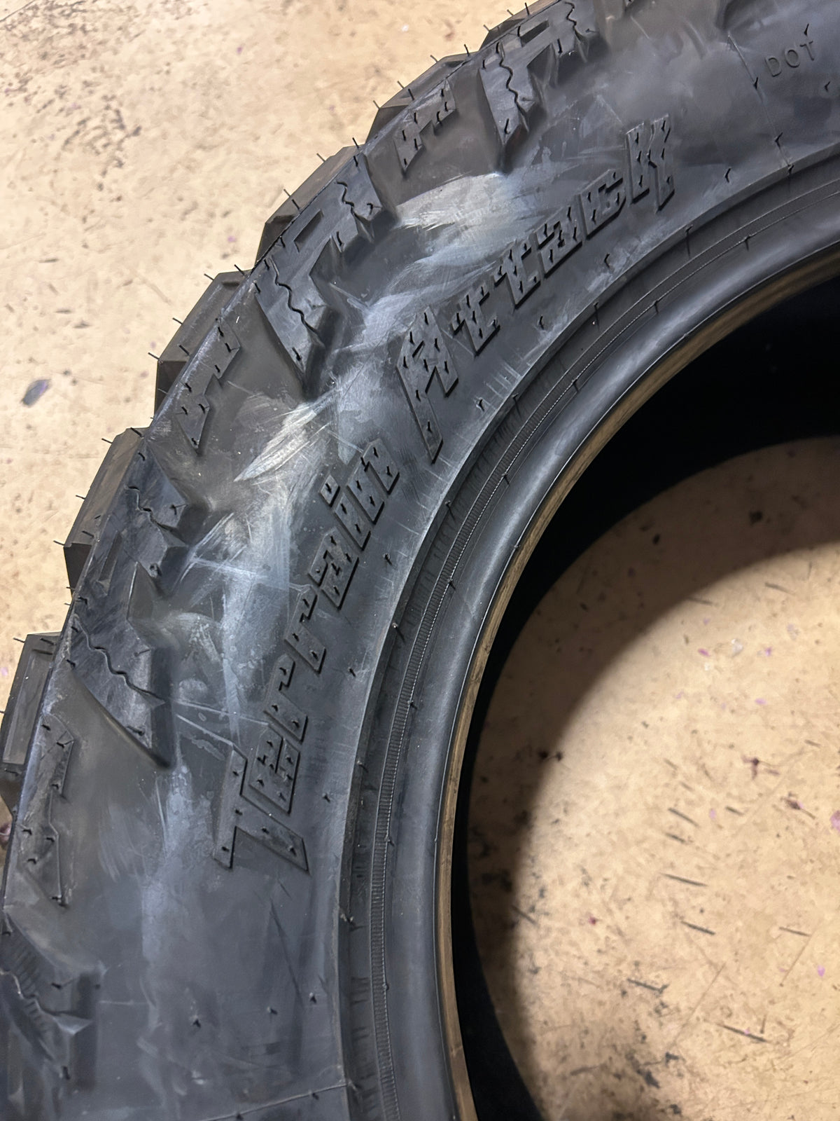 AMP TERRAIN ATTACK M/T A BSW LT 305 55 20 121Q 10PLY MUD TIRE 3055520AMPCM2