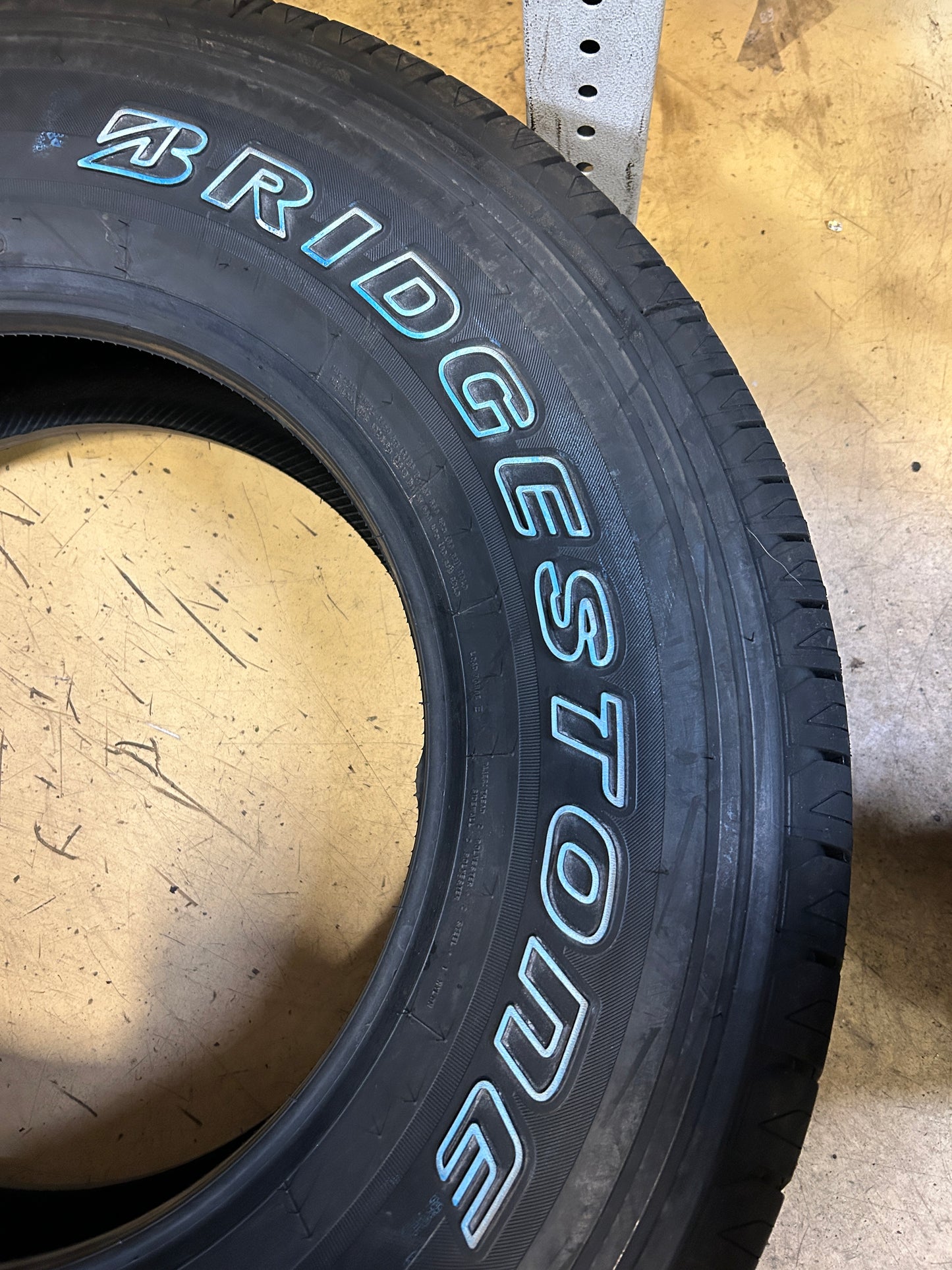 BRIDGESTONE DUELER H/T 685 OWL LT 265 70 17 121/118R 10PLY ALL SEASON TIRE 001343