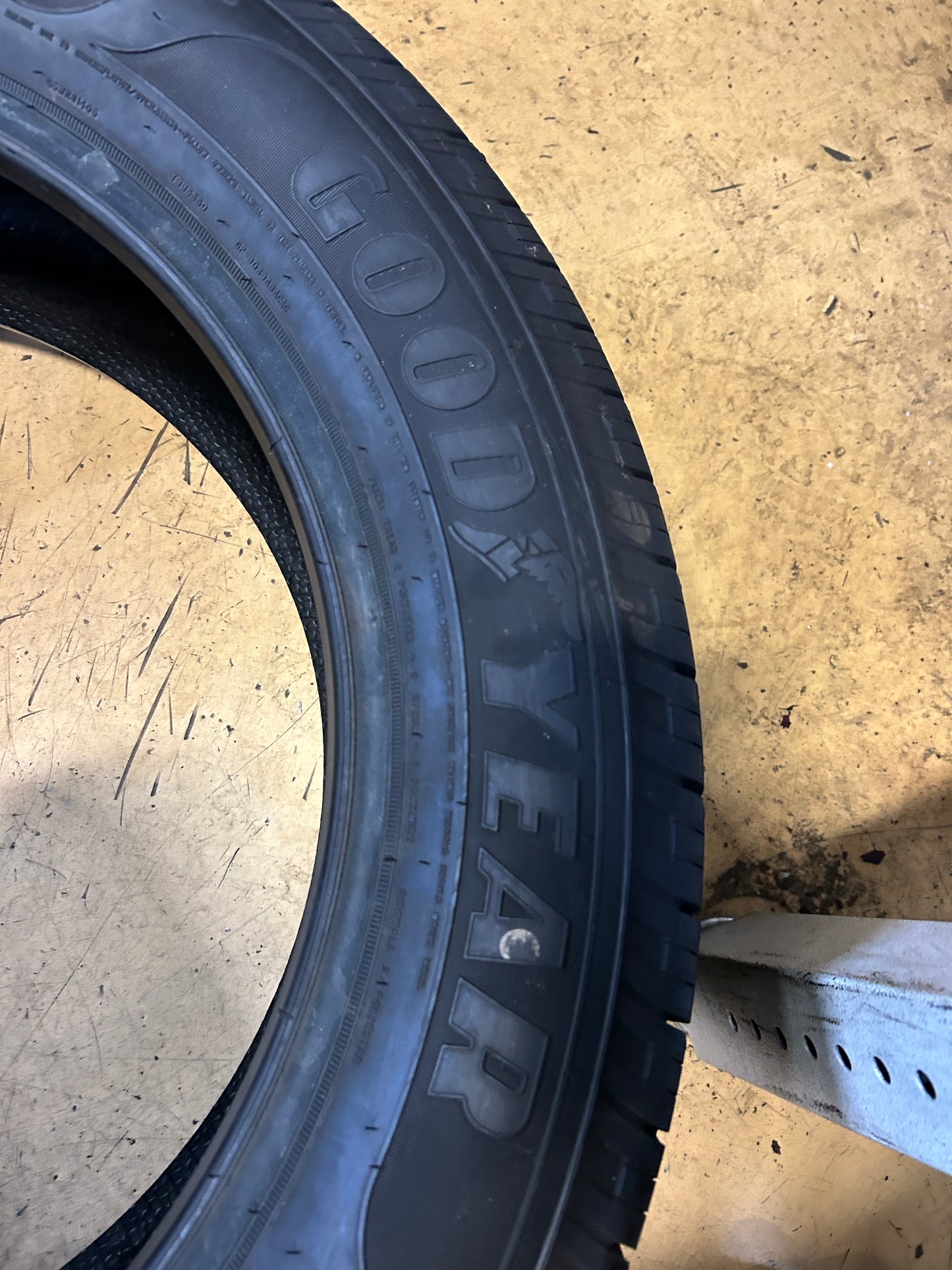 GOODYEAR RELIANT ALL-SEASON BSW P 255 55 20 110V TIRE 682094597