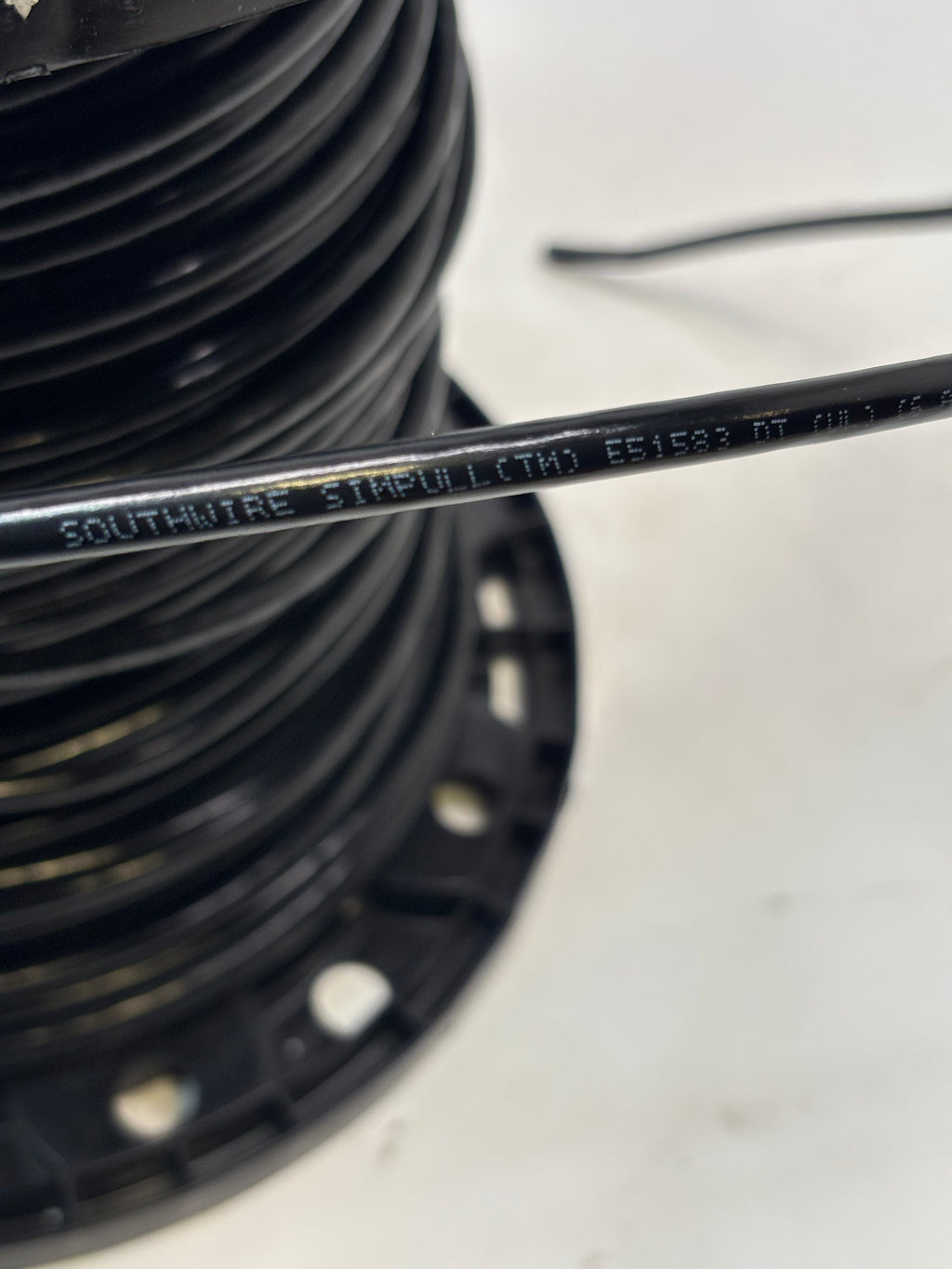 SOUTHWIRE 6 BLACK STRANDED CU SIMPULL THHN WIRE 475 FEET 20493399