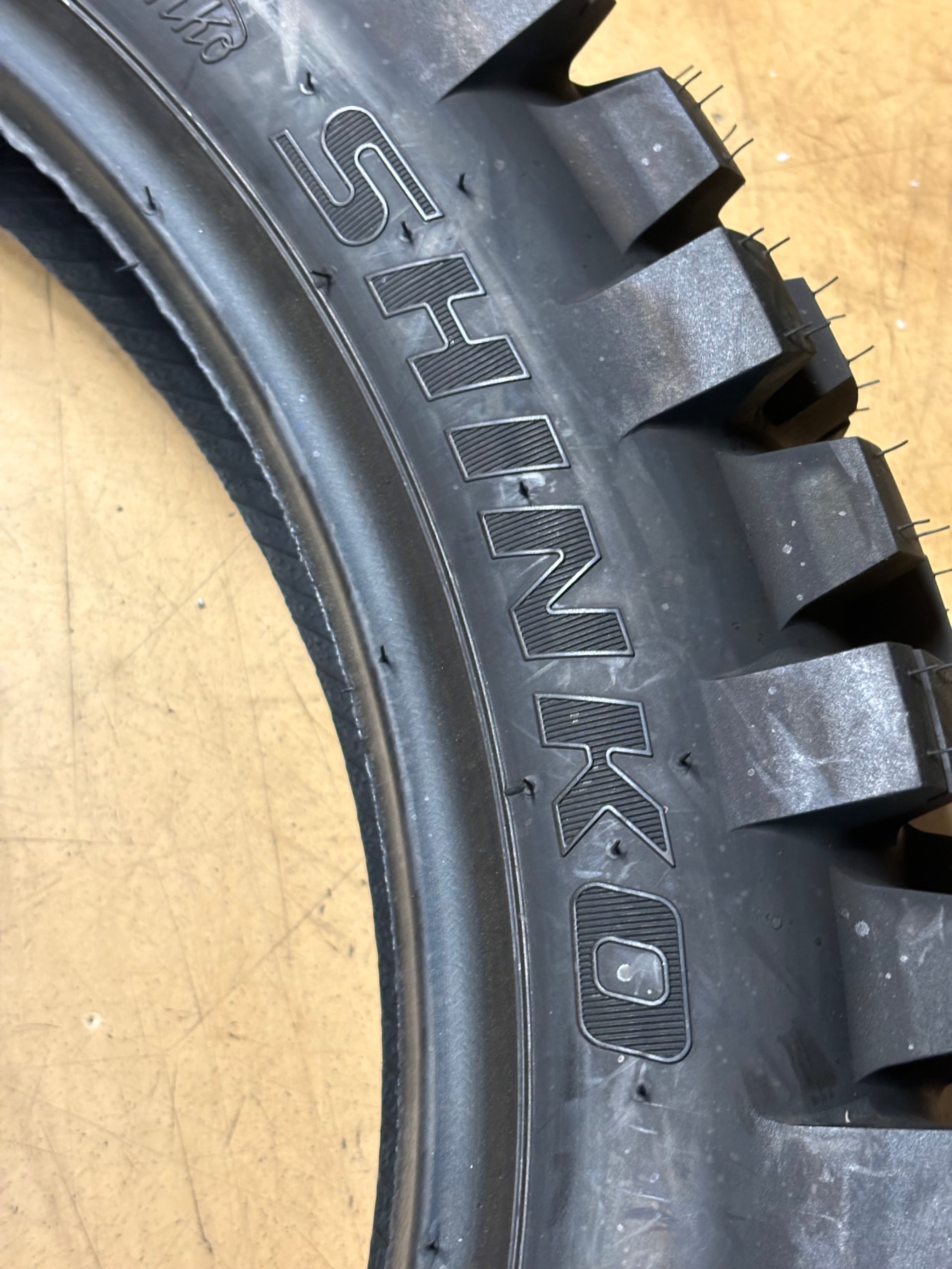 SHINKO 525 CHEATER 110 100 18 64M REAR MOTORCYCLE TIRE 87-4326S