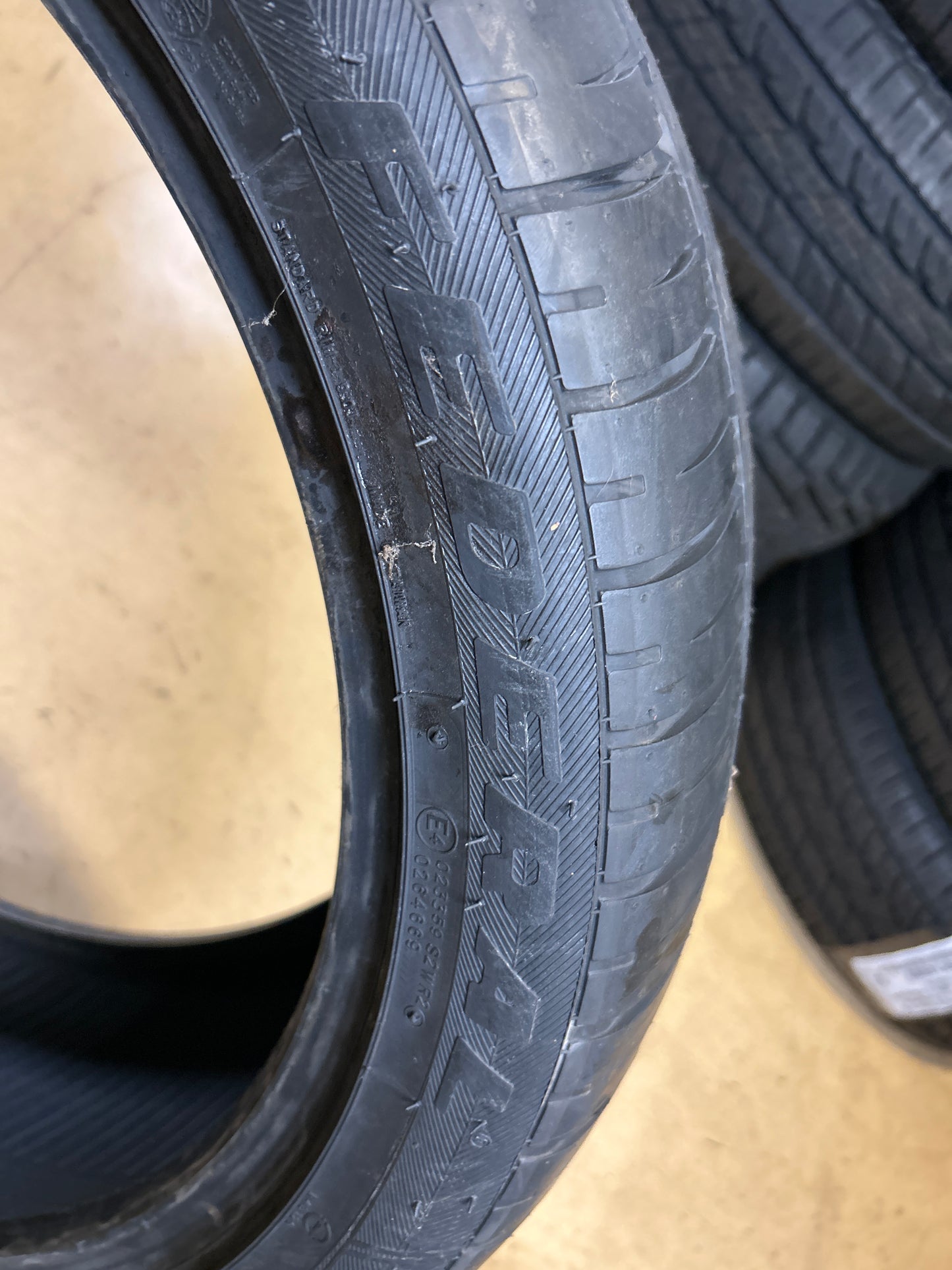 NOS 2 FEDERAL COURAGIA F/X BSW P 255 40 20 101Y XL HIGHWAY TIRE 40EL0A