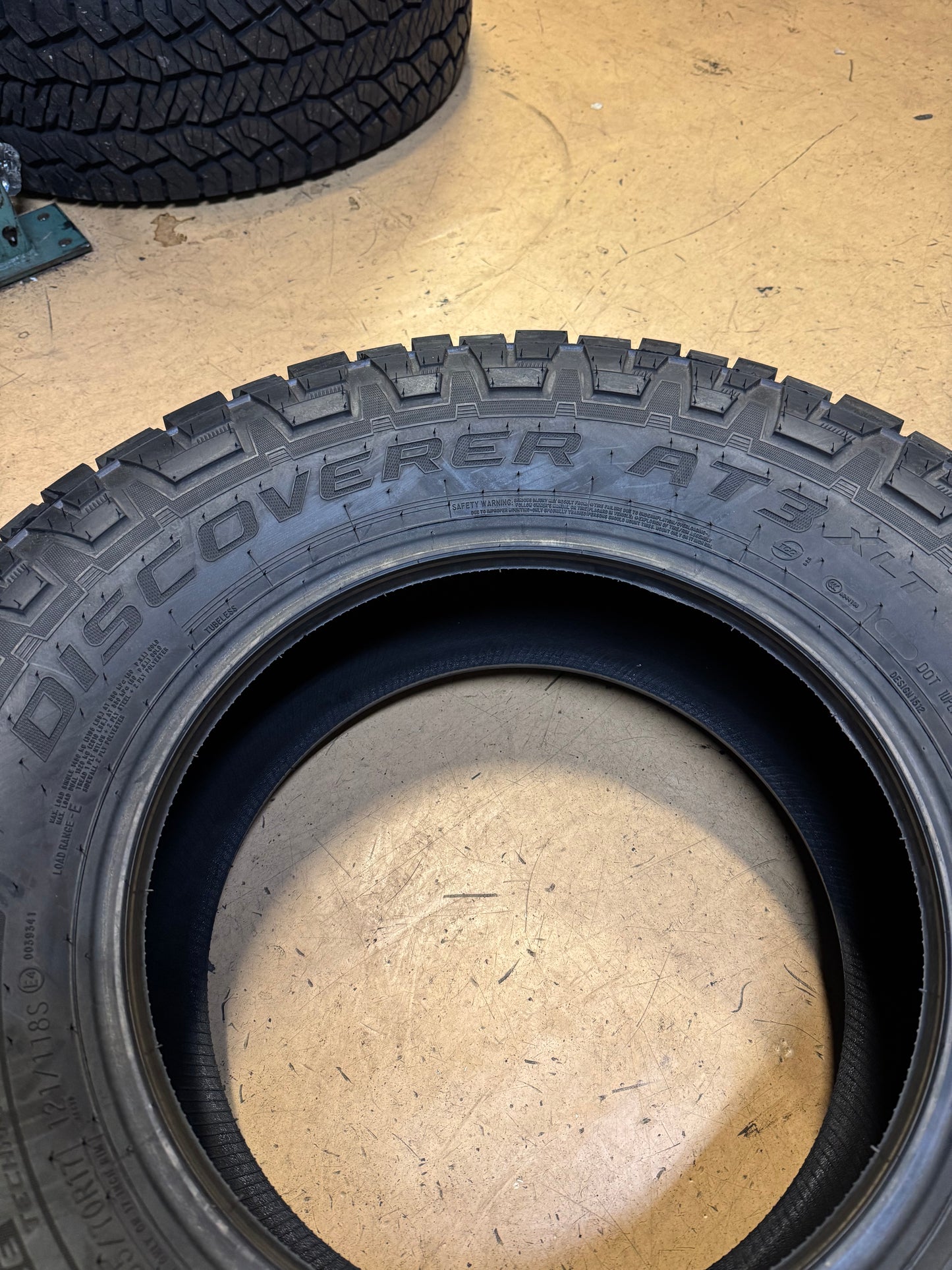 COOPER DISCOVERER AT3 XLT BSW LT 285 70 17 121/118S 10PLY ALL TERRAIN TIRE 170053002