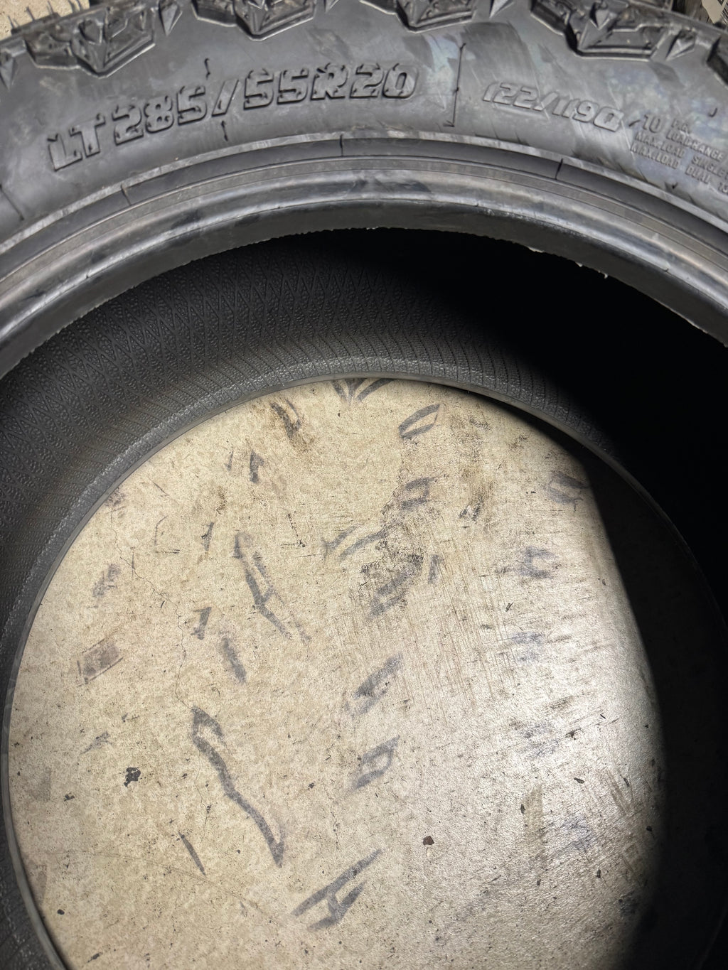 NOS RADAR RENEGADE R/T+ BSW LT 285 55 20 122/119Q 10PLY RUGGED TERRAIN TIRE RND0087