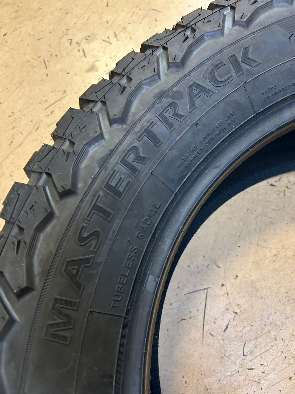 2 MASTERTRACK BADLANDS AT BSW P 275 60 20 115T ALL TERRAIN TIRE MASTAT015