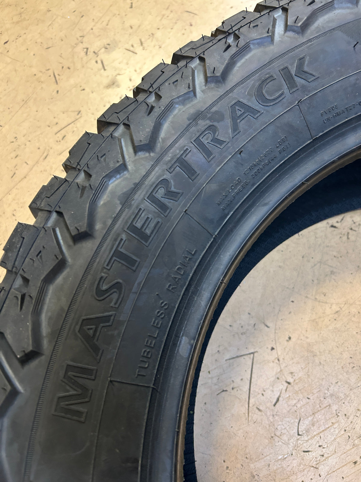2 MASTERTRACK BADLANDS AT BSW P 275 60 20 115T ALL TERRAIN TIRE MASTAT015
