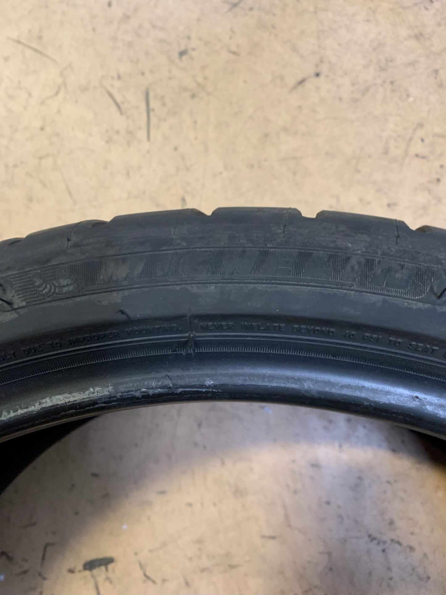 NOS MICHELIN PILOT SPORT ALL SEASON 4 BSW P 235/35ZR19 91Y XL ALL SEASON TIRE 61492