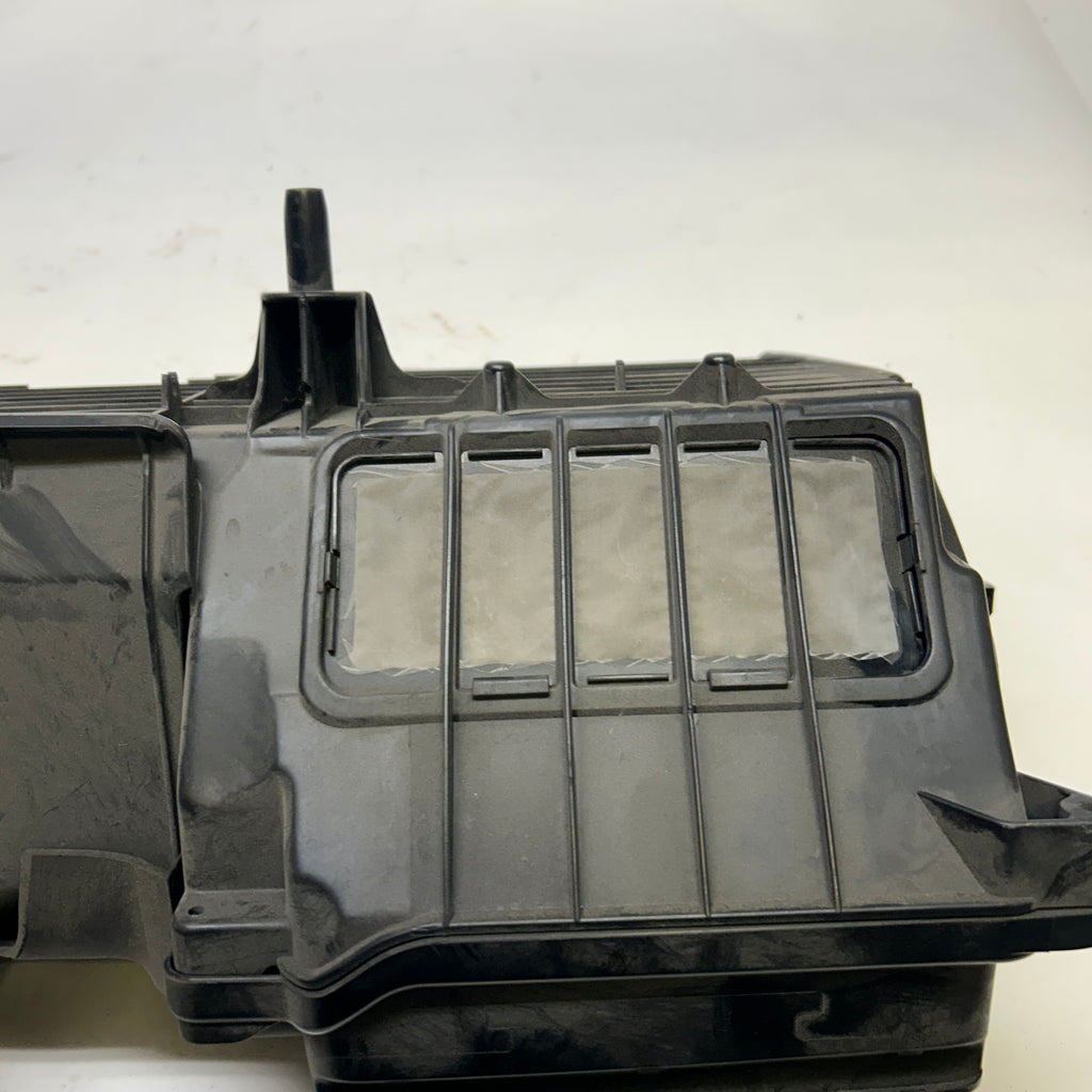PORSCHE AIR FILTER AND HOUSING ASSEMBLY SLIGHT DAMAGE SHOWN  99711002231