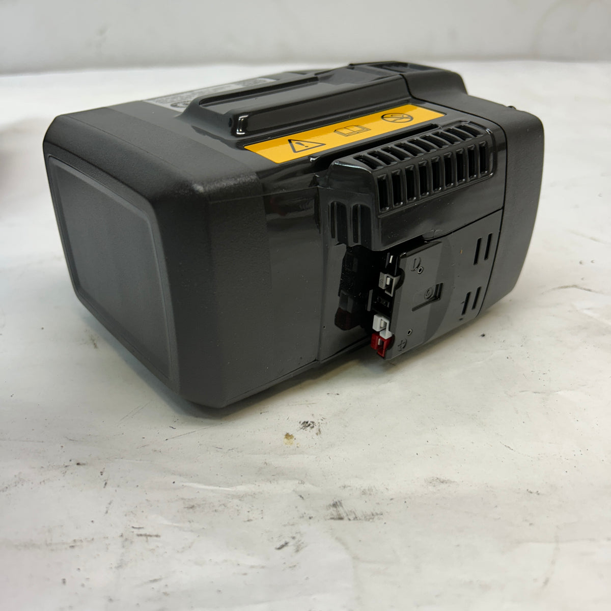 HUSQVARNA CORDLESS CORE DRILL W/ 2 BATTERIES & CHARGER DM 540I