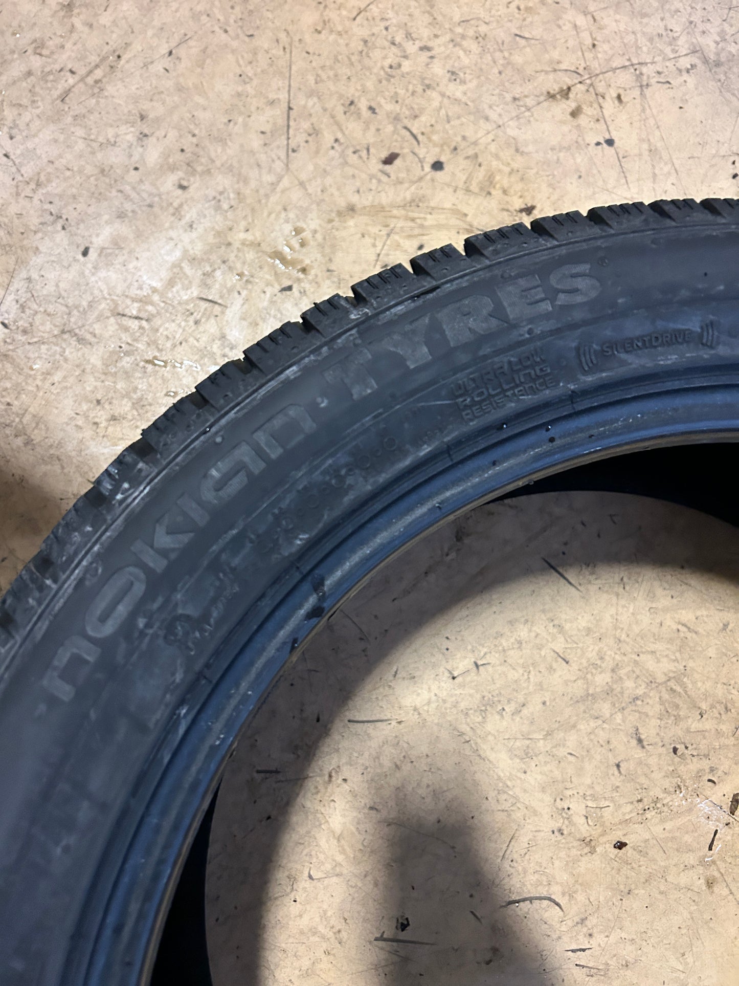NOKIAN HAKKAPELIITTA R5 EV FOAM BSW P 235 45 18 98T XL WINTER TIRE TF00005
