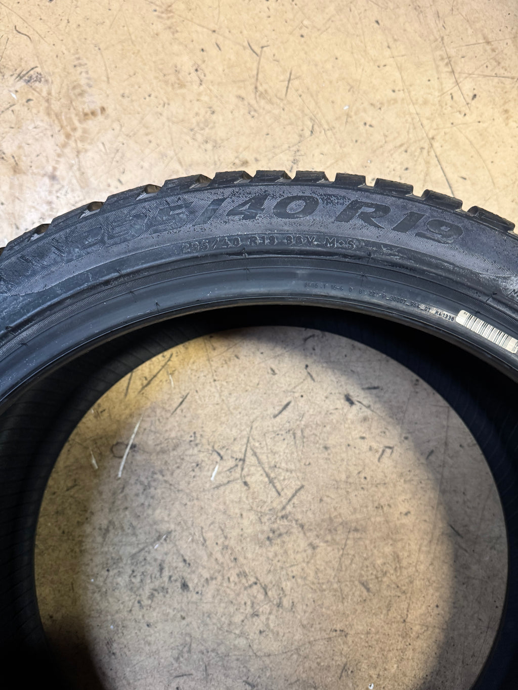 NOS 2 PIRELLI SOTTOZERO 3 BSW P 235 40 19 96V WINTER TIRE 2742600