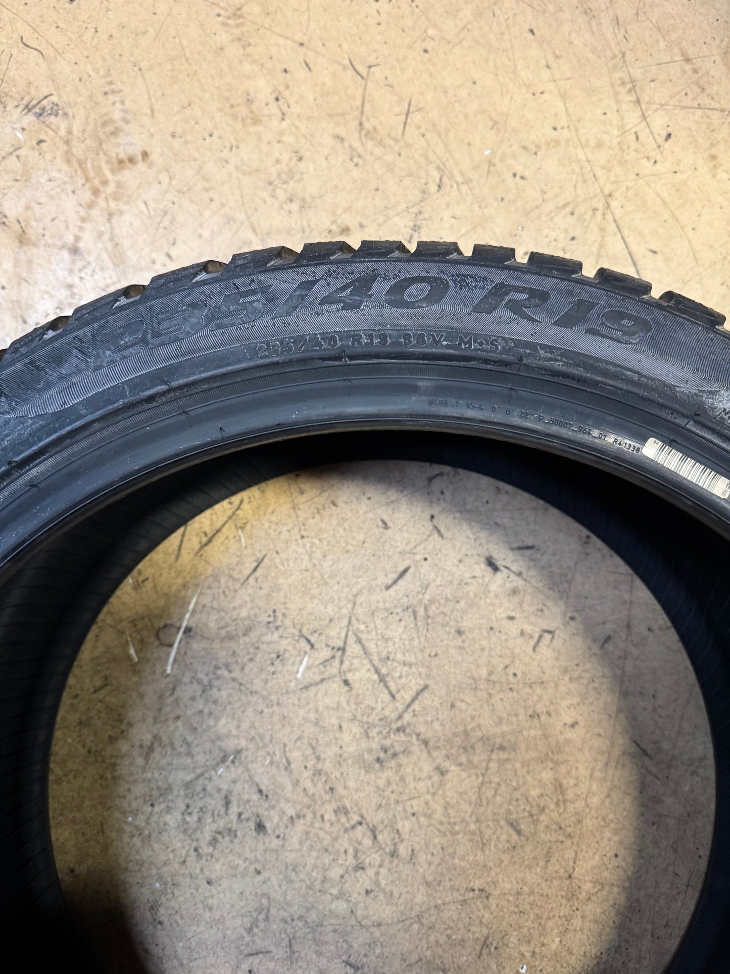 NOS 2 PIRELLI SOTTOZERO 3 BSW P 235 40 19 96V WINTER TIRE 2742600