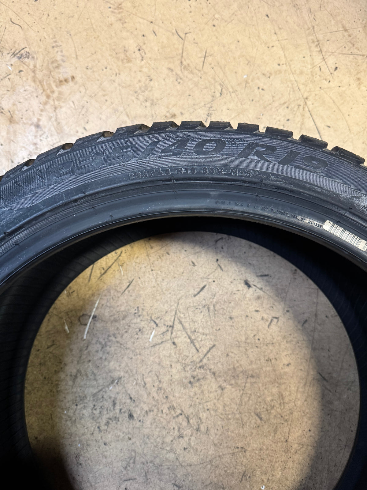 NOS 2 PIRELLI SOTTOZERO 3 BSW P 235 40 19 96V WINTER TIRE 2742600
