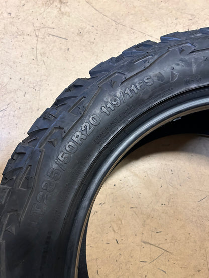 USED 14/32” VENOM POWER TERRA HUNTER X/T LT 285 50 20 119/116S 10PLY TIRE TVPXT21