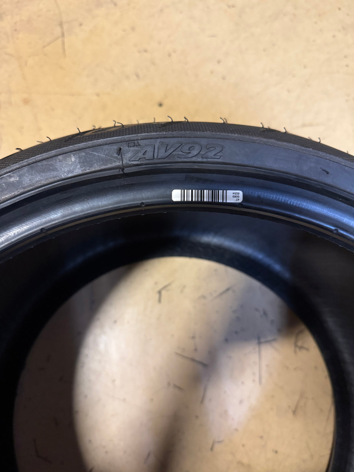 AVON AV92 COBRA CHROME BSW 330 30 17 87V REAR MOTORCYCLE TIRE 638229