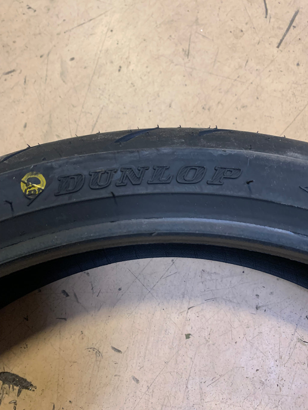 DUNLOP SPORTMAX GPR-300 BSW 110 70 17 64H FRONT MOTORCYCLE TIRE ‎300F02