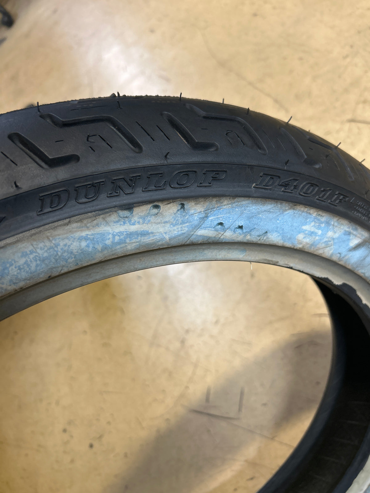 NOS DUNLOP D401F WWW 100 90 19 57H FRONT TIRE 45064215
