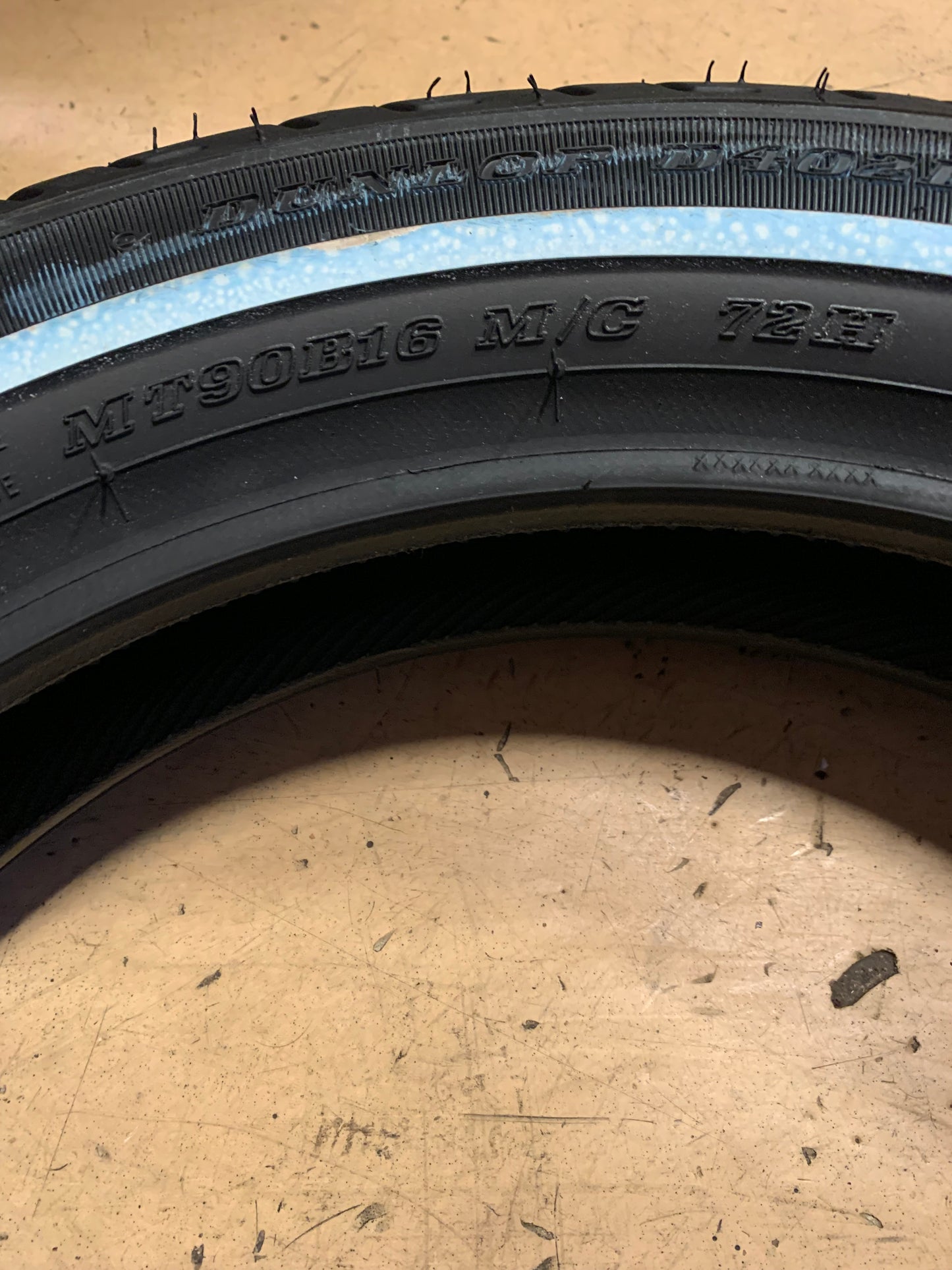 DUNLOP D402 NWW 90 16 72H FRONT MOTORCYCLE TIRE 45006403