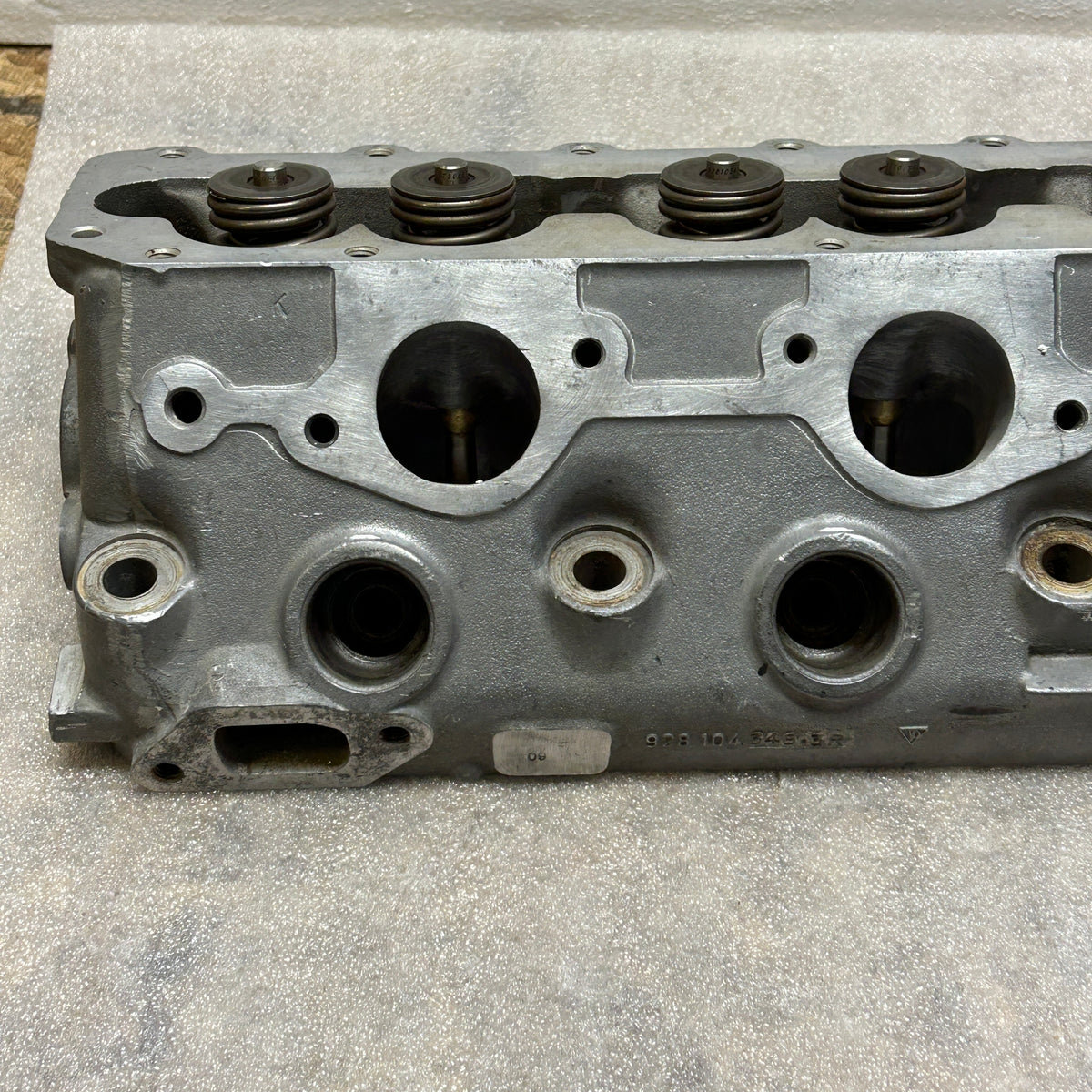USED PORSCHE 928 S2 4.7L V8 CYLINDER HEAD 9281043483R